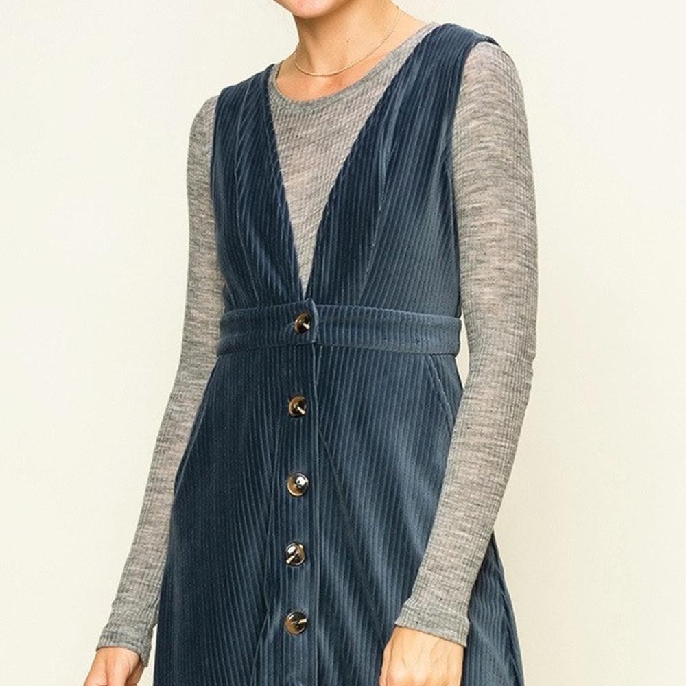 CORDUROY DEEP V BUTTON DOWN JUMPER WITH POCKETS